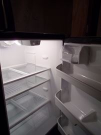 Stainless steel front / black sides Fridgidaire 