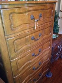 Five-drawer chest