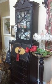 Plant stand/pedestal











