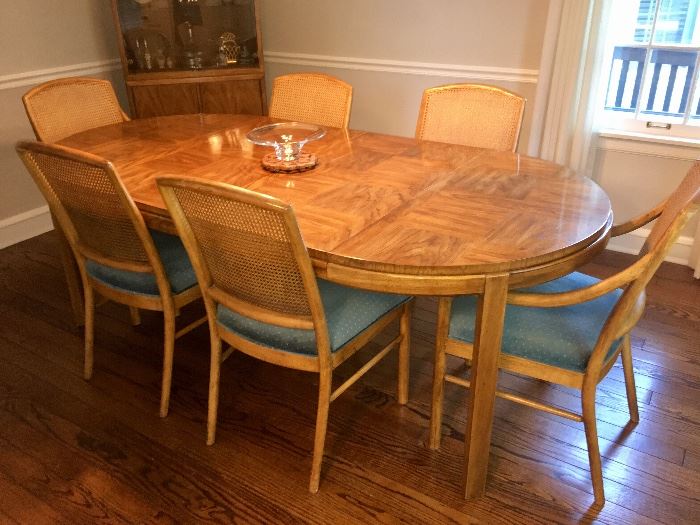 Dining RoomTable and Chairs