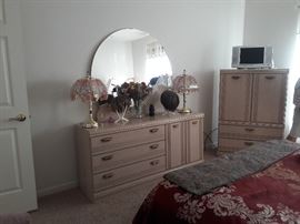 6 pm DMI modern B/R set. Queen Bed with Mirrored headboard. Made in USA