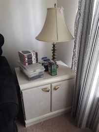 4 pc modern style B/R set