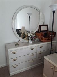 4 pc modern style B/R set