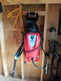 Husky 1550 PSI Power washer