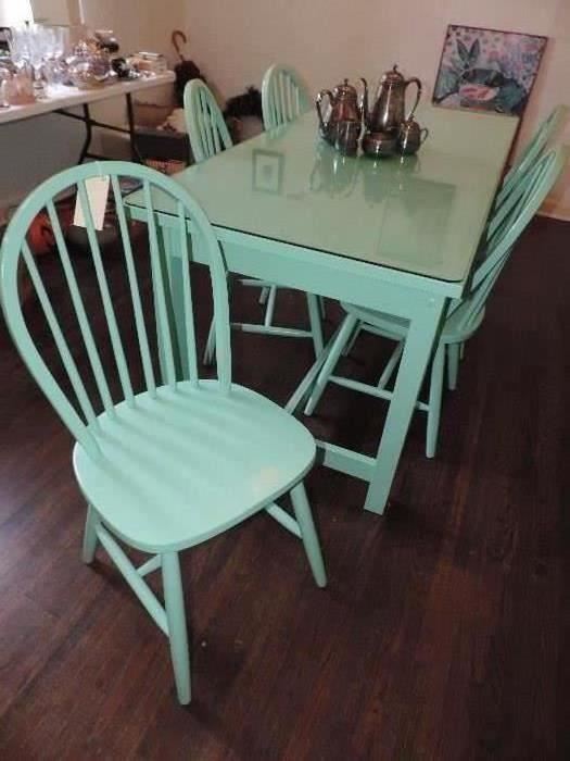 Table and 8 chairs - glass top - custom painted !
