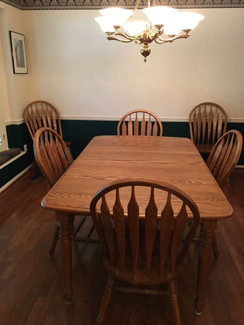 Amish made table that would look great in dining Room or Kitchen.