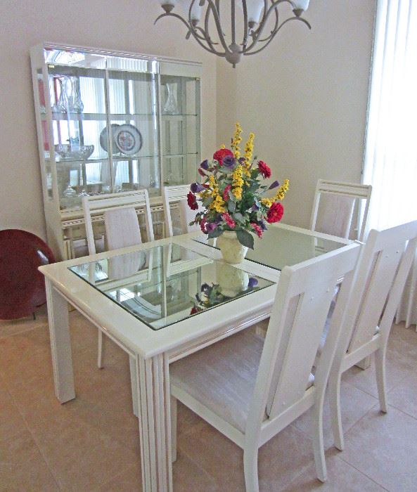Dining set great for Florida home or Condo