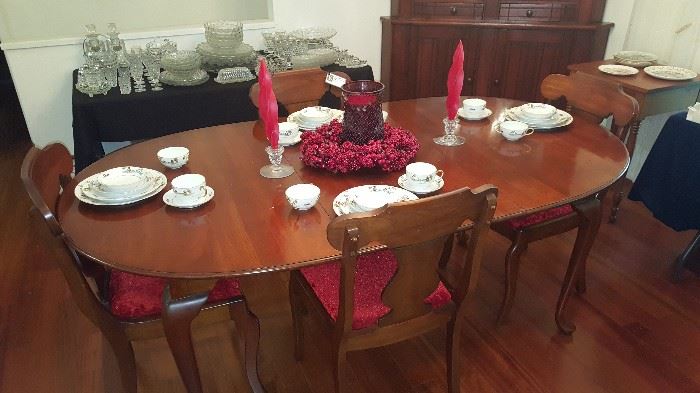 Pennsylvania House table with 4 chairs