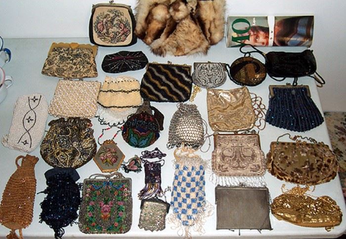 Sample of 50+ vintage purses