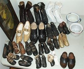 Vintage ladies' and children's shoes 