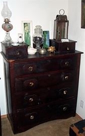 Antique 4 drawer dresser
