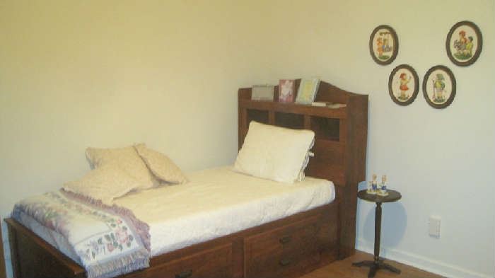 Twin bed with shelves and 2 drawer storage