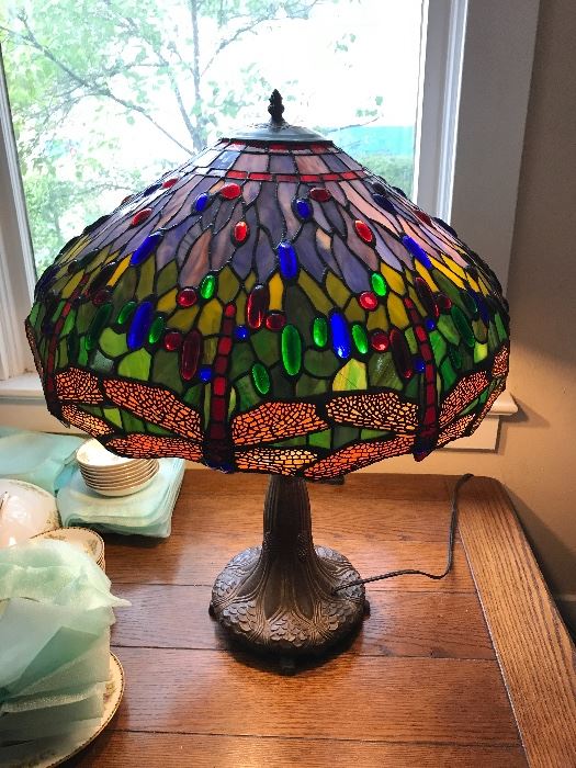 Stainglass dragonfly table lamp