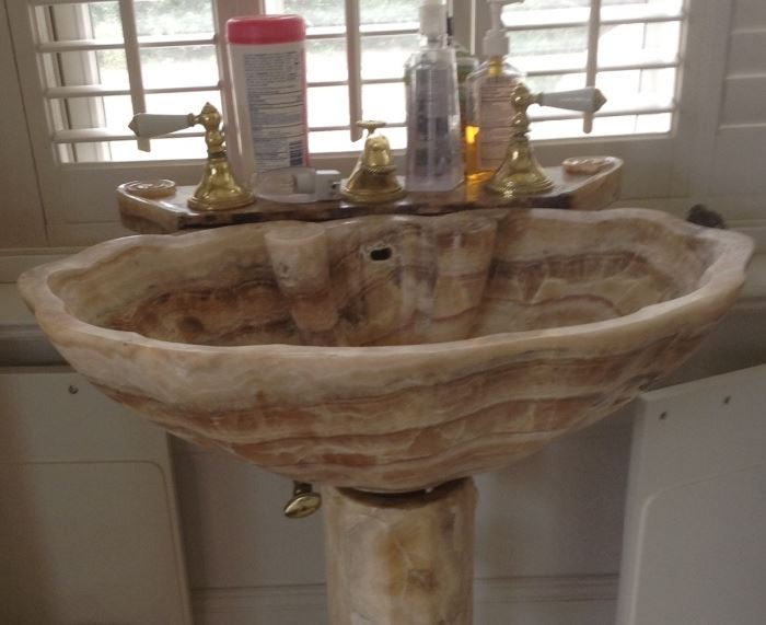 marble seashell pedestal sink
