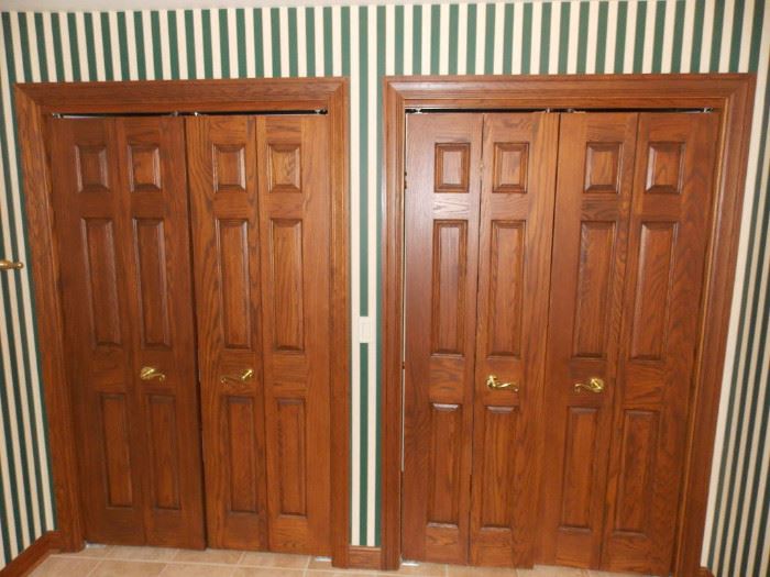 bifold oak paneled doors