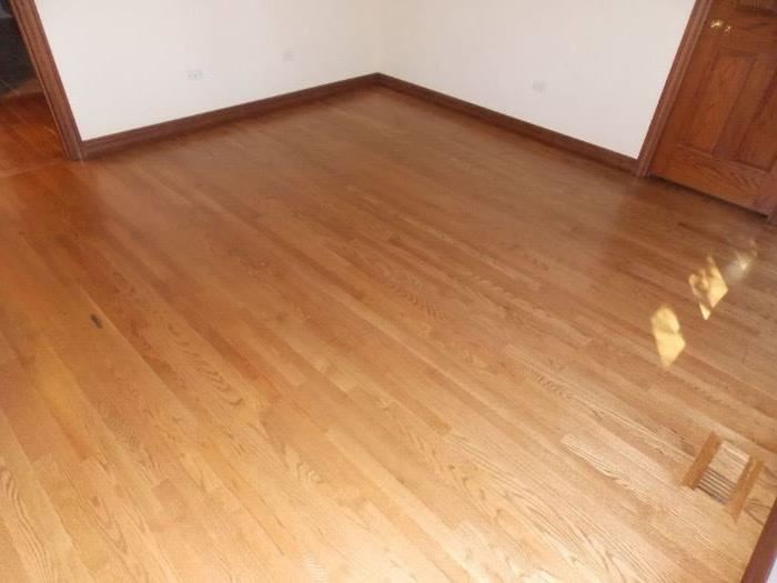 reclaimed red oak wood floor
