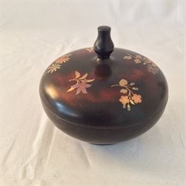 Made by Hand in Occupied Japan. 5 1/2" diameter. 