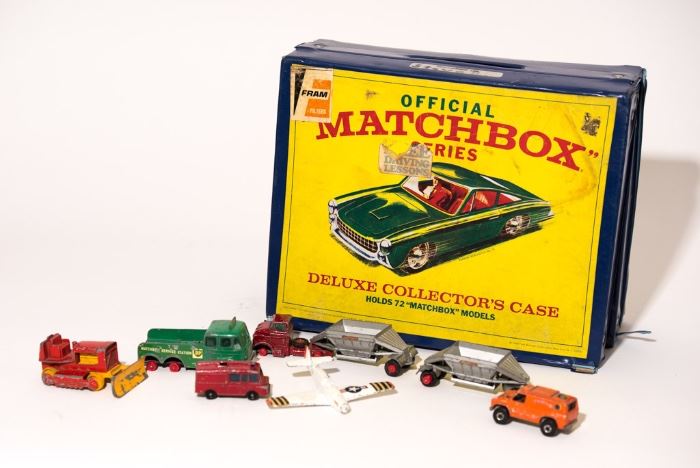 Official Matchbox series deluxe collectors case.  Holds 72 Matchbox cars