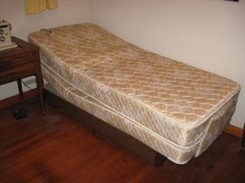 Twin adjustable bed by Niagara