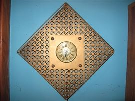 Vintage electric wall clock works