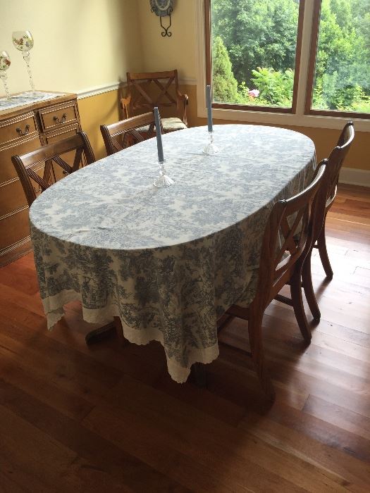 Oval dining room table w/6 chairs