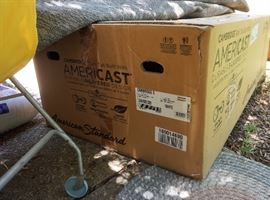 Brand new Americast 5' recess bath tub in white