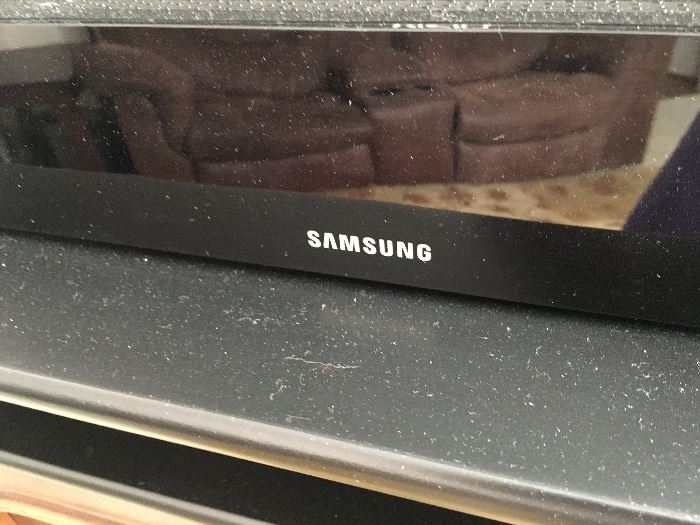 Samsung hw-f450 soundbar. We also have the subwoofer. 