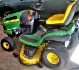 John Deere Lawn Tractor