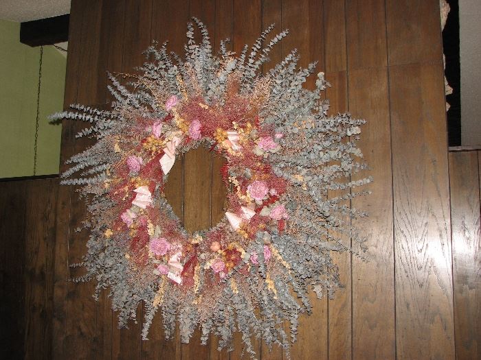 Very large dry floral wreath