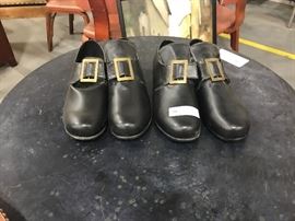 TO BE AUCTIONED 7.15.2017 Pr Leather Shoes