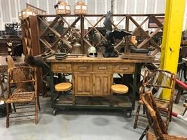 TO BE AUCTIONED 7.15.2017 Table w Fitted Drawers, Expandable Seats 