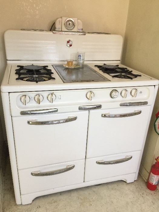 Vintage Wedgewood stove $400