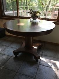 Antique oak round table. 