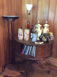 Rotating round table