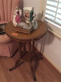 Antique round table