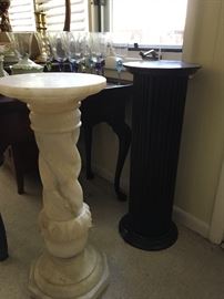 Pedestal plant stand