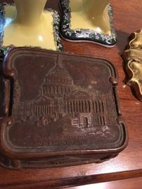 Unusual pressed resin coin/trinket box with US Capital Washington, D.C. White House motif 