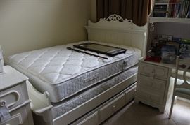FULL SIZE BED WITH A PULL OUT TRUNDLE BED ON BOTTOM. BOTTOM BED IS A SINGLE