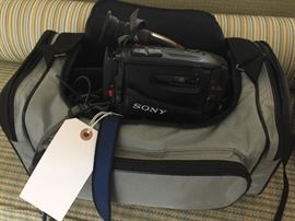SONY VIDEO RECORDER CCD-TR71 WITH BAG AND ACCESSORIES