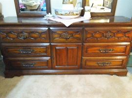 Sumter Bedroom Suite Dresser with Twin Mirrors