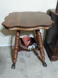 Quarter Saw Oak Parlor Table Claw and Glass Ball