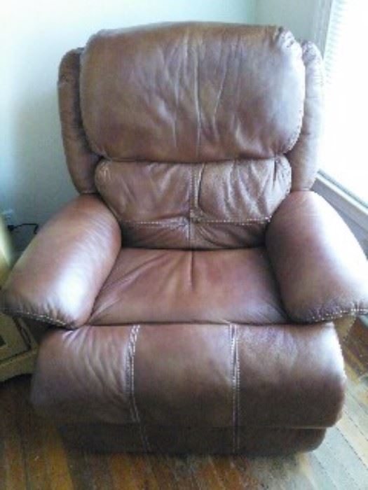 Leggit & Platt Electric Leather Recliner