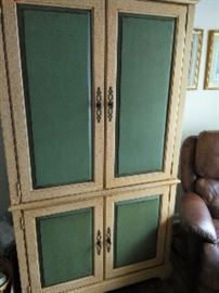 Armoire/Entertainment Center