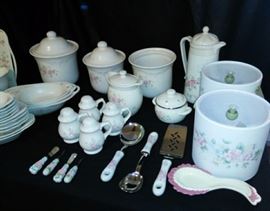 Pfaltzgraff "Tea Rose" dinnerware 