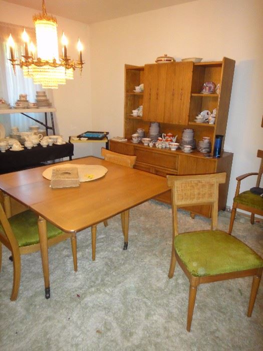 Dining room Set, Table with 2 leaves & 6 Chairs, Matching china cabinet, and expanding buffet. 