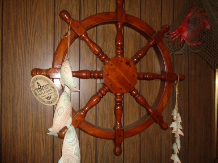 Repro pine ship's wheel - excellent condition