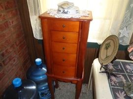 Standing jewelry cabinet