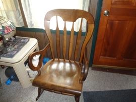 Vintage rocker - needs repair (arm is loose)