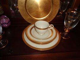 Set of dinnerware - Mikasa "Palatial Gold"