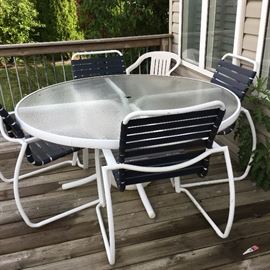 This patio set needs to shake off its dust and has a fifth chair.